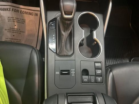 Used 2023 Toyota Highlander XLE image 13
