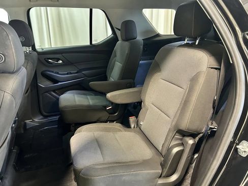 Used 2021 Chevrolet Traverse LT FWD image 19