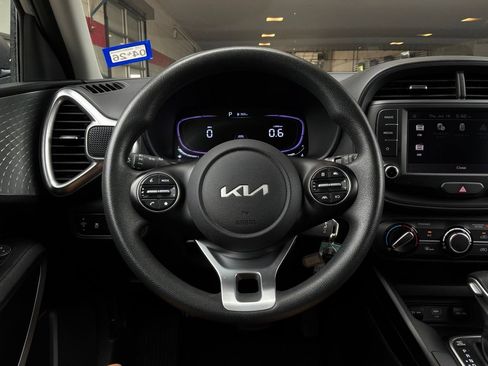 Used 2025 Kia Soul LX w/ LX Technology Package FWD image 30