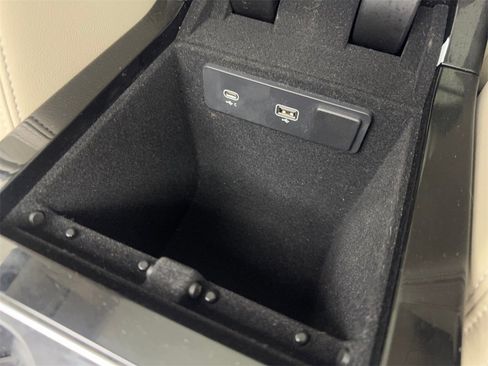 Used 2022 Land Rover Range Rover Velar R-Dynamic S image 70