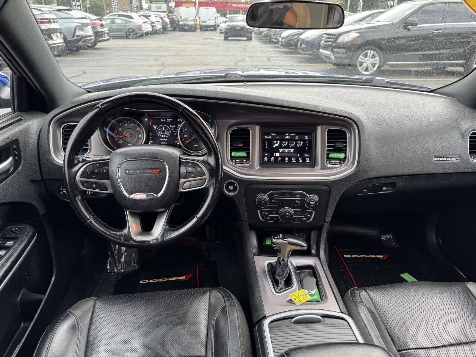 Used 2021 Dodge Charger SXT w/ Leather Interior Group RWD image 38