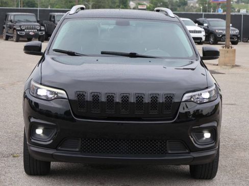 Used 2019 Jeep Cherokee Latitude Plus w/ Cold Weather Group AWD/4WD image 5