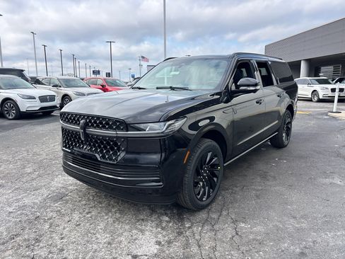 New 2026 Lincoln Navigator L Reserve image 3