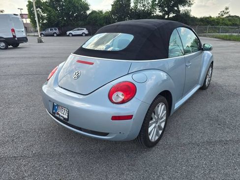 Used 2010 Volkswagen Beetle Convertible FWD image 3