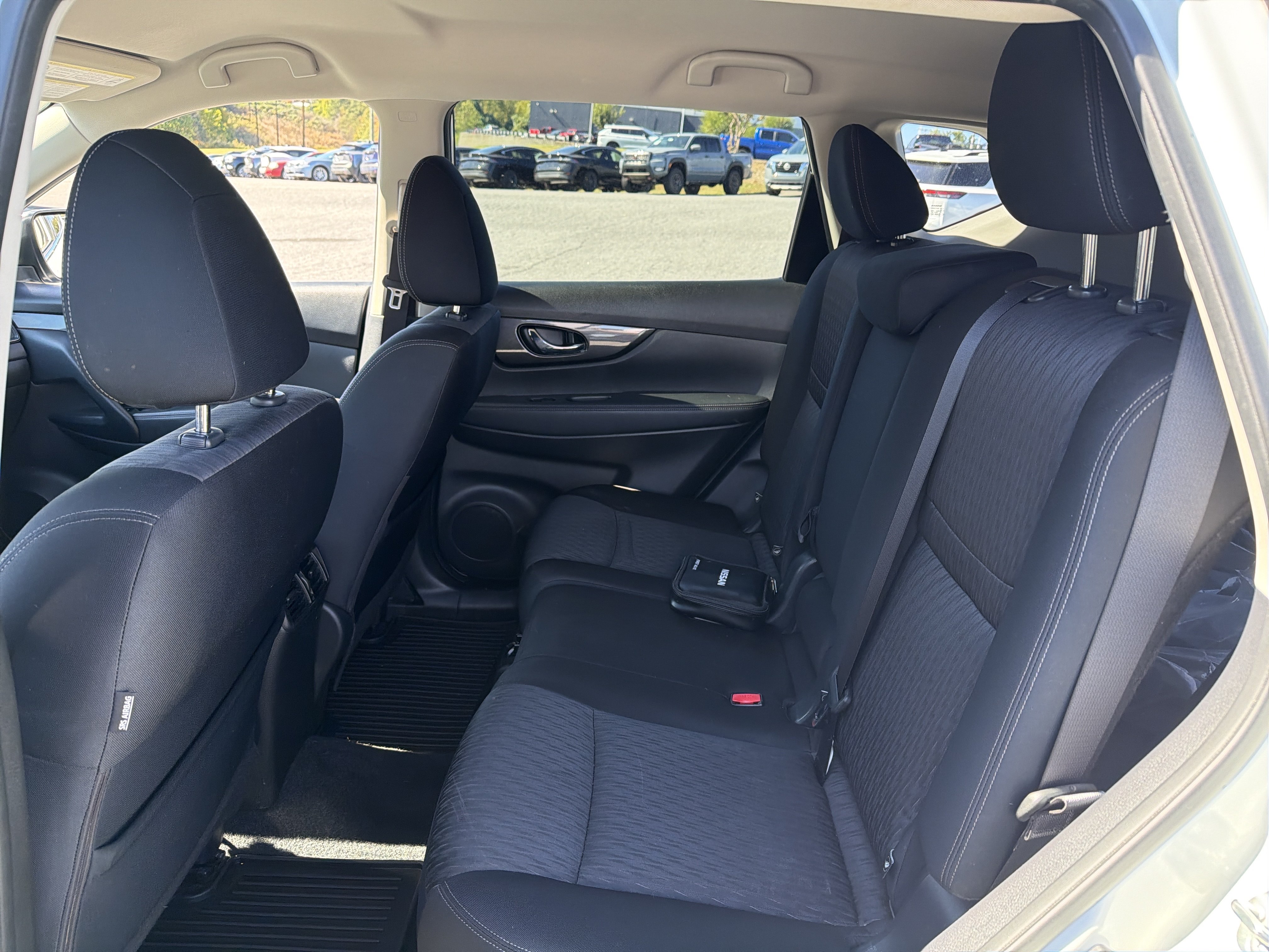 Used 2019 Nissan Rogue SV w/ Premium Package AWD/4WD image 13