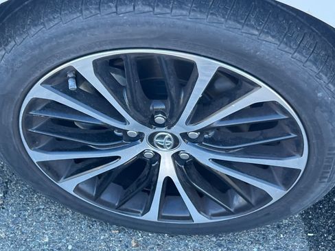 Used 2019 Toyota Camry SE w/ Carpet Mat Package image 22