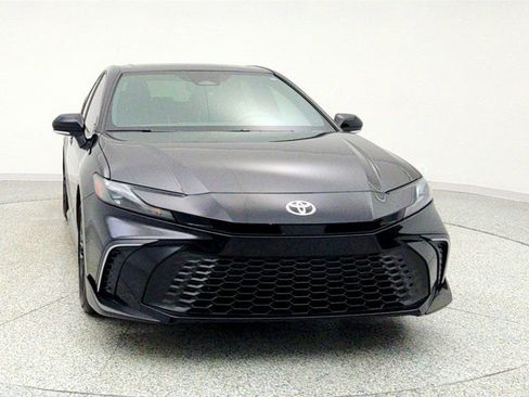 Used 2025 Toyota Camry SE image 2