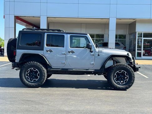 Used 2015 Jeep Wrangler Unlimited Rubicon AWD/4WD image 2