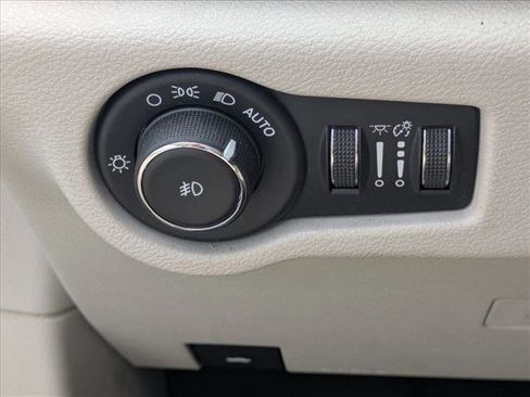 Used 2017 Chrysler Pacifica Touring-L Plus w/ Tire & Wheel Group FWD image 12