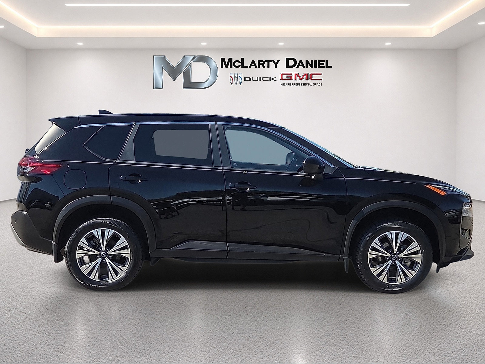 Used 2023 Nissan Rogue SV AWD/4WD image 15