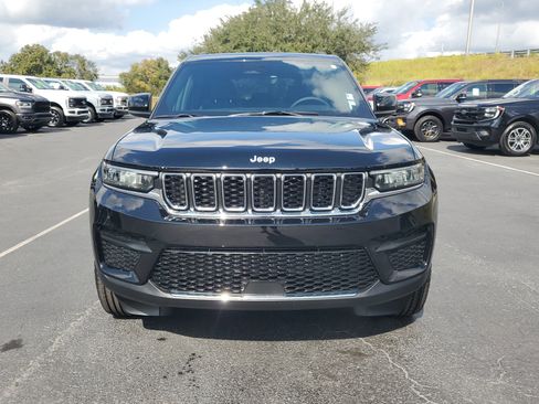 Used 2025 Jeep Grand Cherokee Laredo image 2