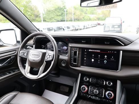 Used 2023 GMC Yukon XL Denali w/ Max Trailering Package AWD/4WD image 30