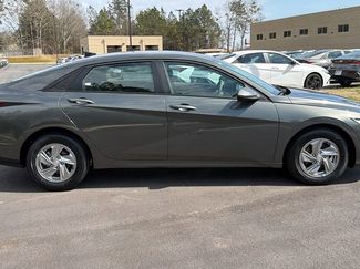 New 2026 Hyundai Elantra SE video 4