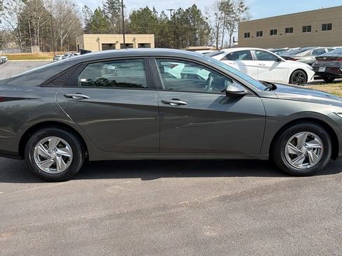 New 2026 Hyundai Elantra SE image 4