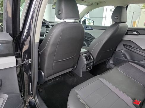 Used 2023 Volkswagen Taos SE w/ Panoramic Sunroof Package AWD/4WD image 18