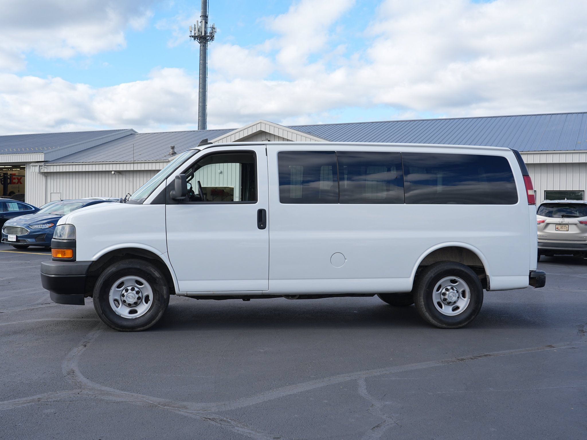 Used 2019 Chevrolet Express 2500 LS w/ Driver Convenience Package RWD image 7
