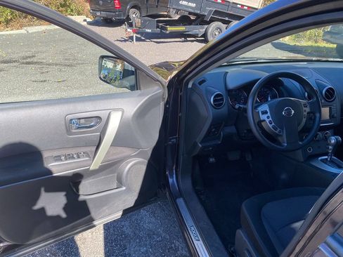 Used 2013 Nissan Rogue SV w/ Premium Pkg image 10