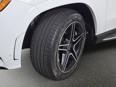 Used 2023 Mercedes-Benz GLS 450 4MATIC image 38