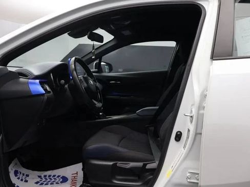 Used 2022 Toyota C-HR XLE FWD image 14