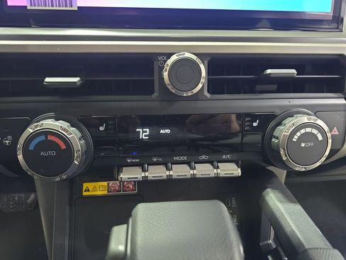 Used 2025 Toyota Tacoma TRD Off-Road image 21