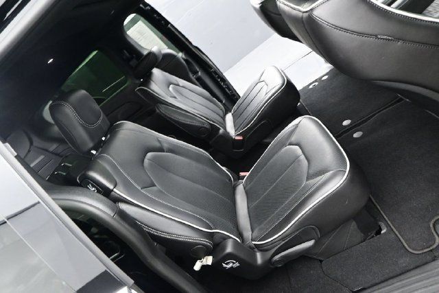 Used 2026 Chrysler Pacifica Limited FWD image 17