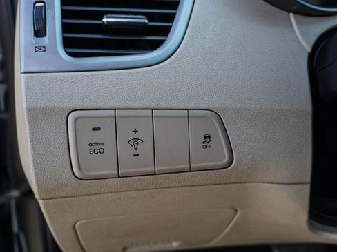 Used 2016 Hyundai Elantra SE image 8