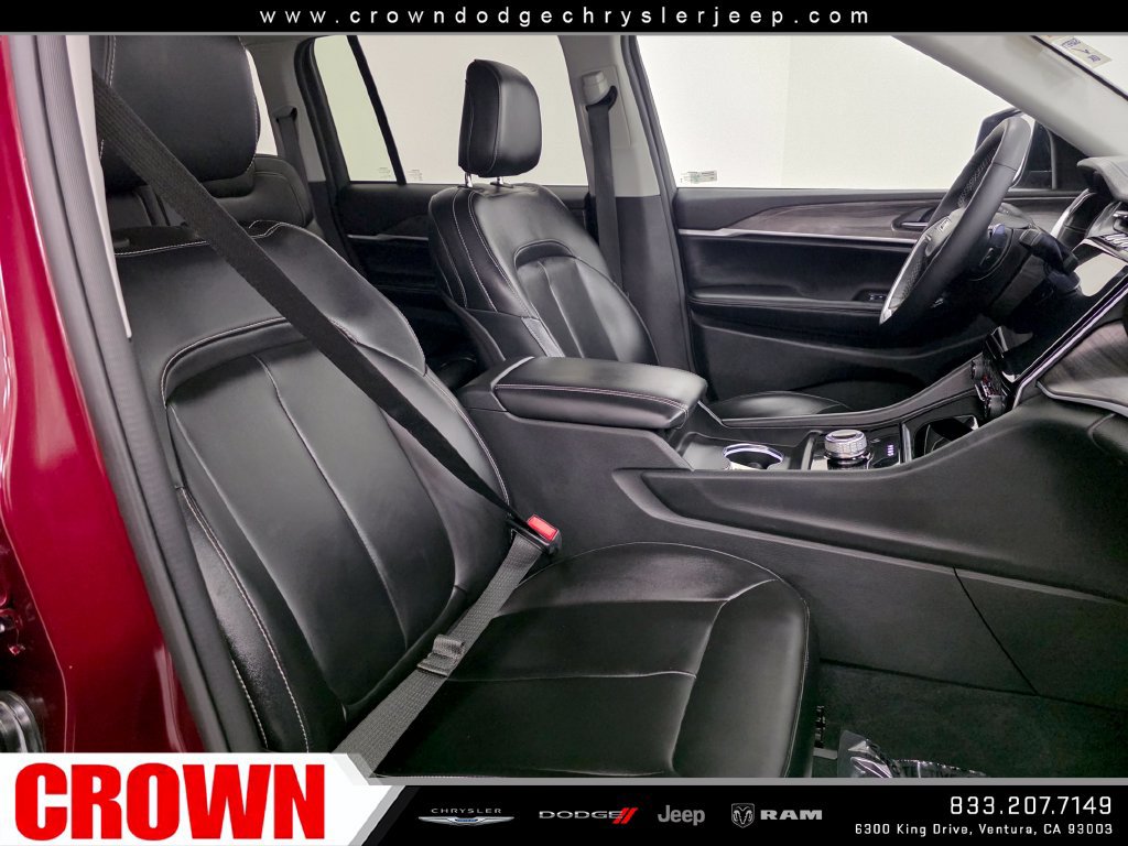 Used 2024 Jeep Grand Cherokee Limited w/ Black Appearance Package RWD image 11