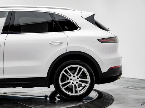 Used 2023 Porsche Cayenne image 7
