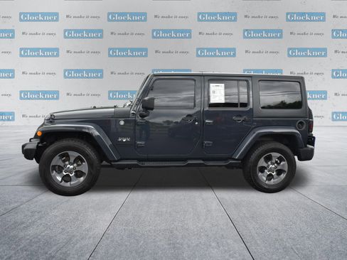 Used 2016 Jeep Wrangler Unlimited Sahara w/ Dual Top Group AWD/4WD image 9