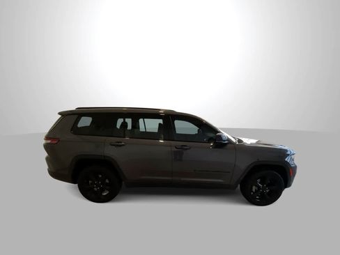 Used 2024 Jeep Grand Cherokee L Altitude AWD/4WD image 9