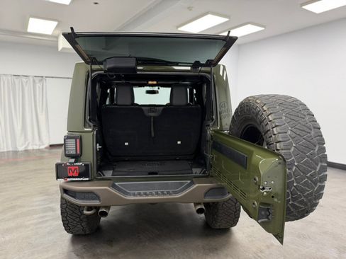 Used 2016 Jeep Wrangler Sahara AWD/4WD image 21