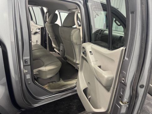 Used 2018 Nissan Frontier SV image 21