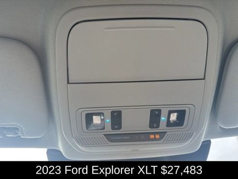 Used 2023 Ford Explorer XLT AWD/4WD image 19