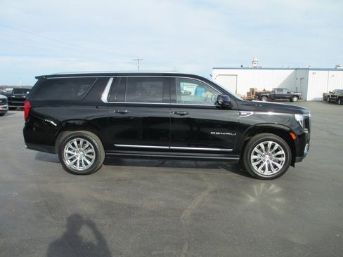 Certified 2022 GMC Yukon XL Denali image 4