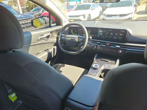 New 2026 Kia Sportage LX image 13