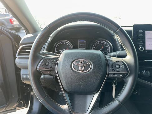 Used 2022 Toyota Camry SE image 8
