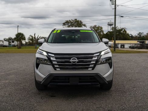 Used 2025 Nissan Rogue SV image 1