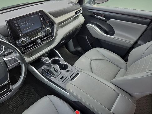 Used 2021 Toyota Highlander XLE image 13