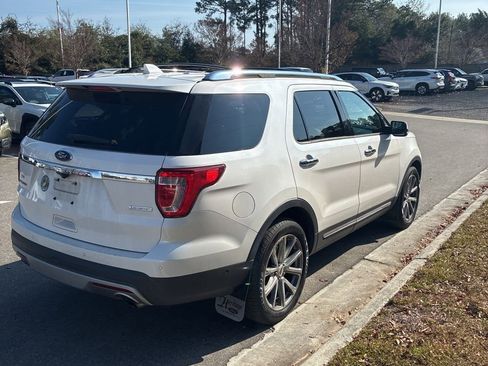 Used 2017 Ford Explorer Limited w/ Equipment Group 301A image 5