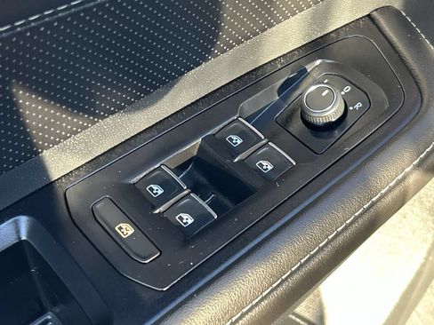 Used 2025 Volkswagen Atlas SE AWD/4WD image 18