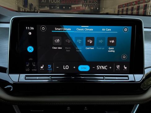 Used 2026 Volkswagen Atlas Cross Sport SE FWD image 32