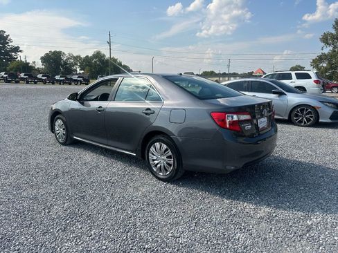 Used 2014 Toyota Camry LE image 5