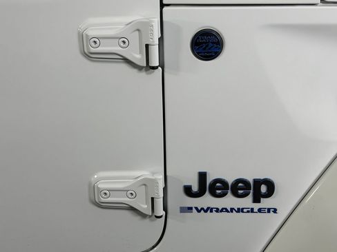 Used 2024 Jeep Wrangler Unlimited Rubicon 4xe AWD/4WD image 15