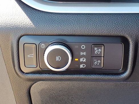 Used 2023 Ford Explorer XLT w/ Equipment Group 202A AWD/4WD image 15