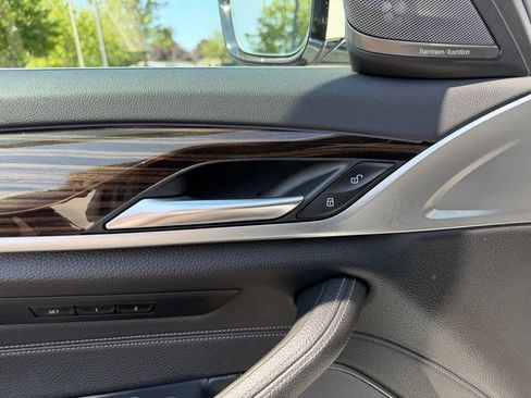 Used 2019 BMW 530e RWD image 13
