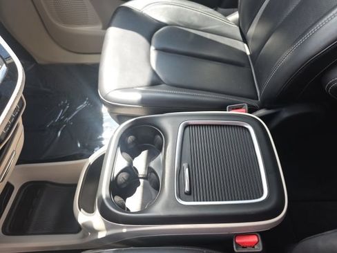 Used 2023 Chrysler Pacifica Touring-L FWD image 26