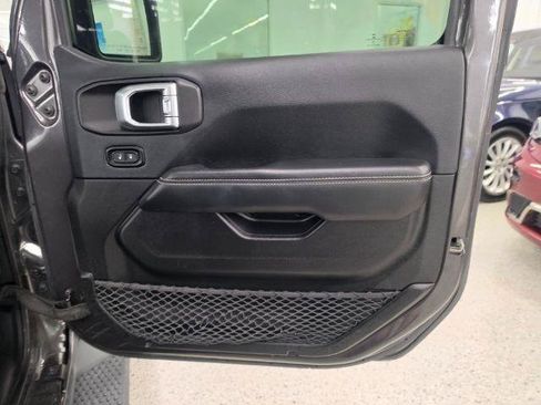 Used 2019 Jeep Wrangler Unlimited Sahara AWD/4WD image 33