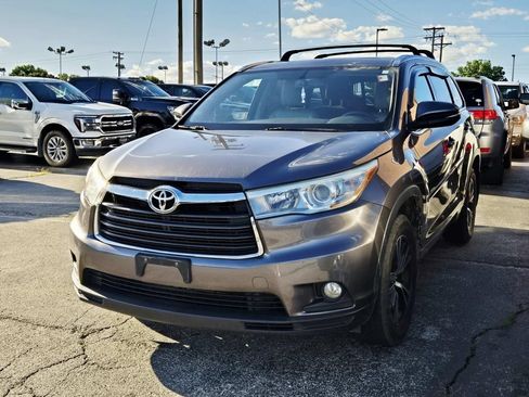 Used 2016 Toyota Highlander XLE AWD/4WD image 4