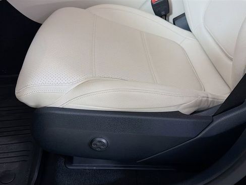 Used 2024 Mercedes-Benz GLC 300 4MATIC image 21