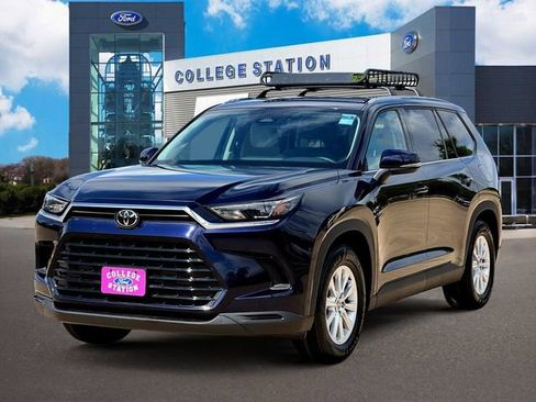 Used 2024 Toyota Grand Highlander XLE AWD/4WD image 2